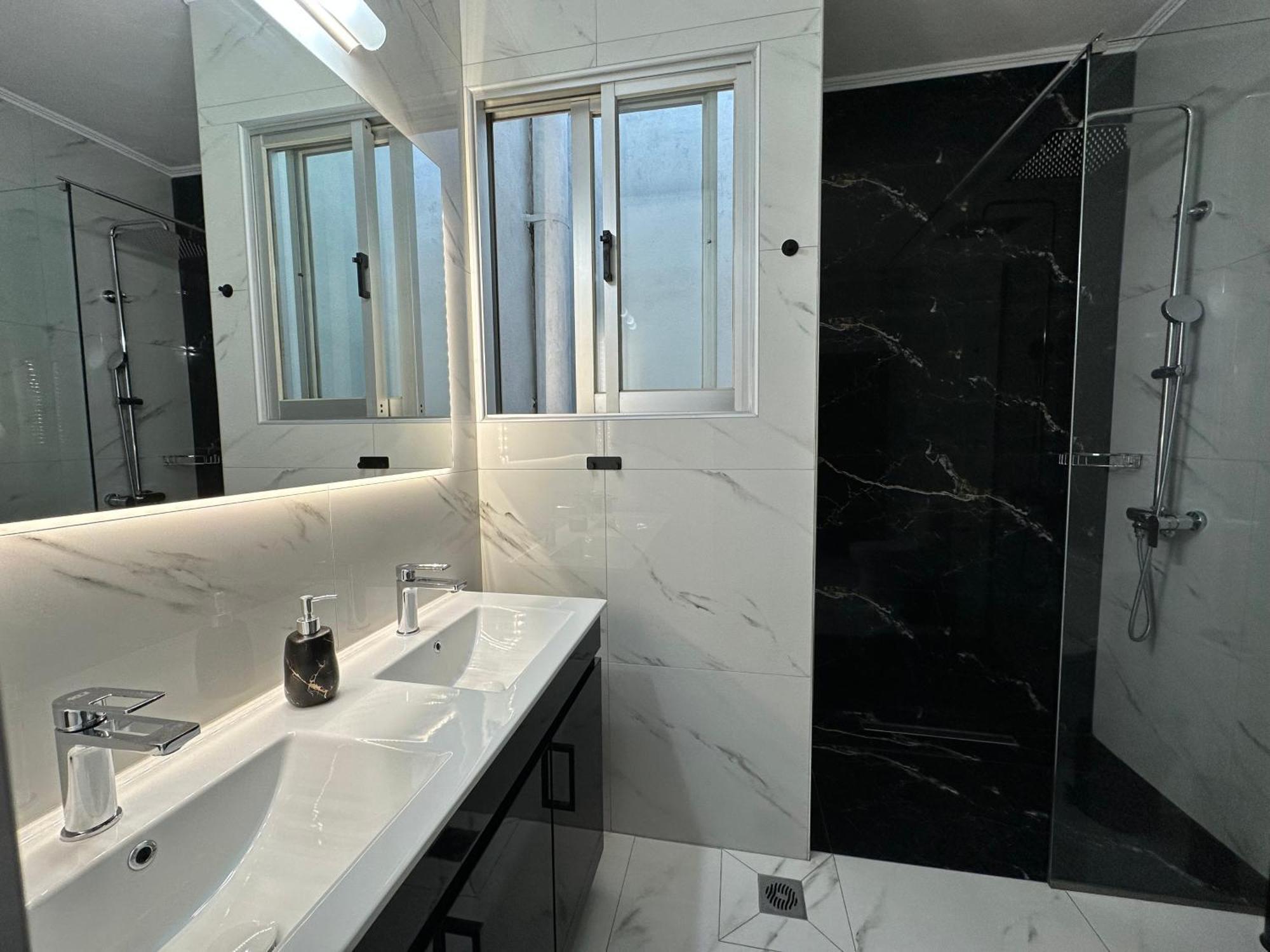 W Pearl Suite Néa Péramos Esterno foto