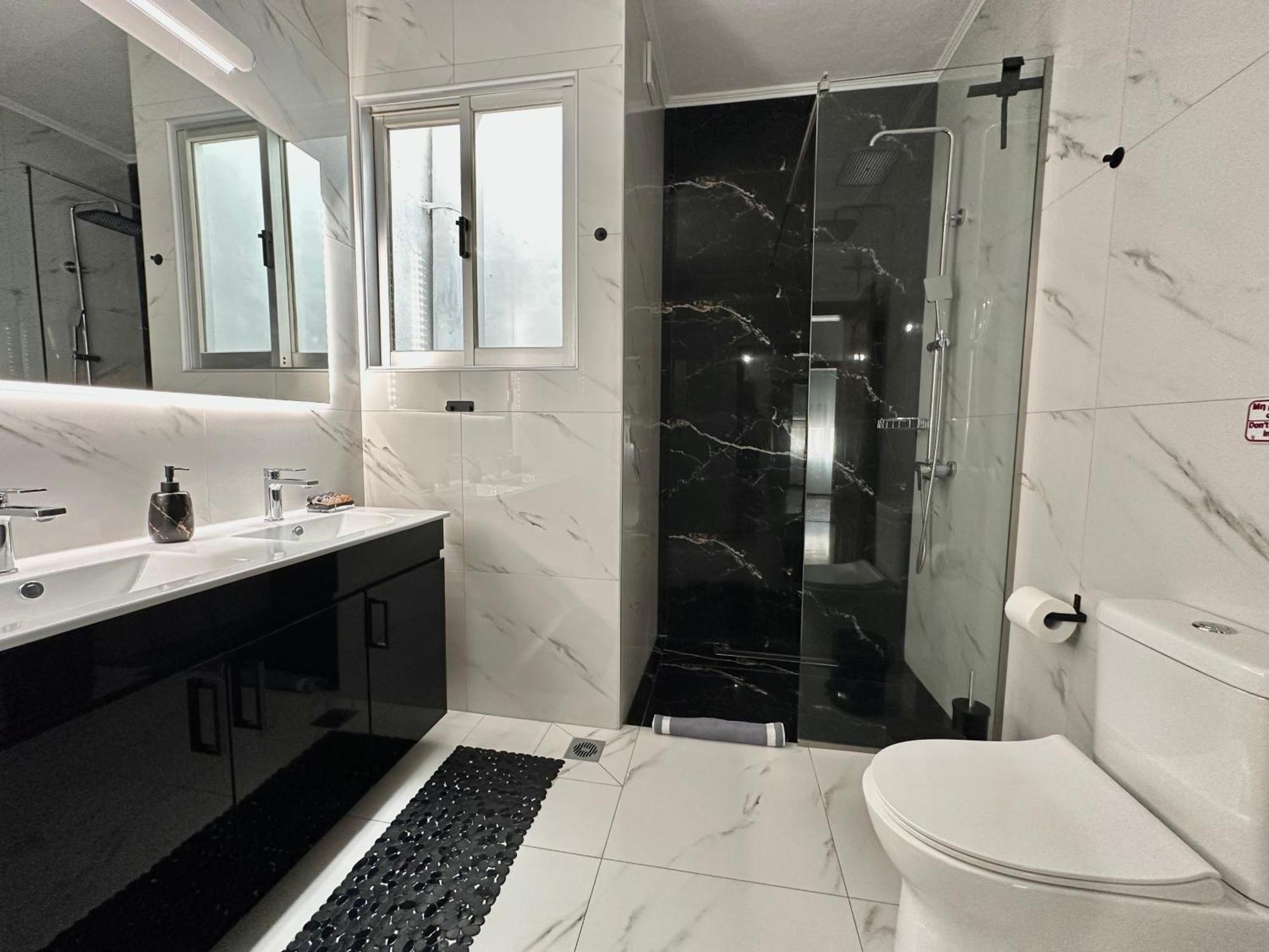 W Pearl Suite Néa Péramos Esterno foto